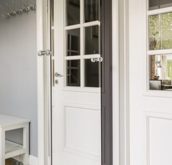 entrance-corridor-with-a-mirror-and-a-door-2021-08-26-15-45-10-utc-min